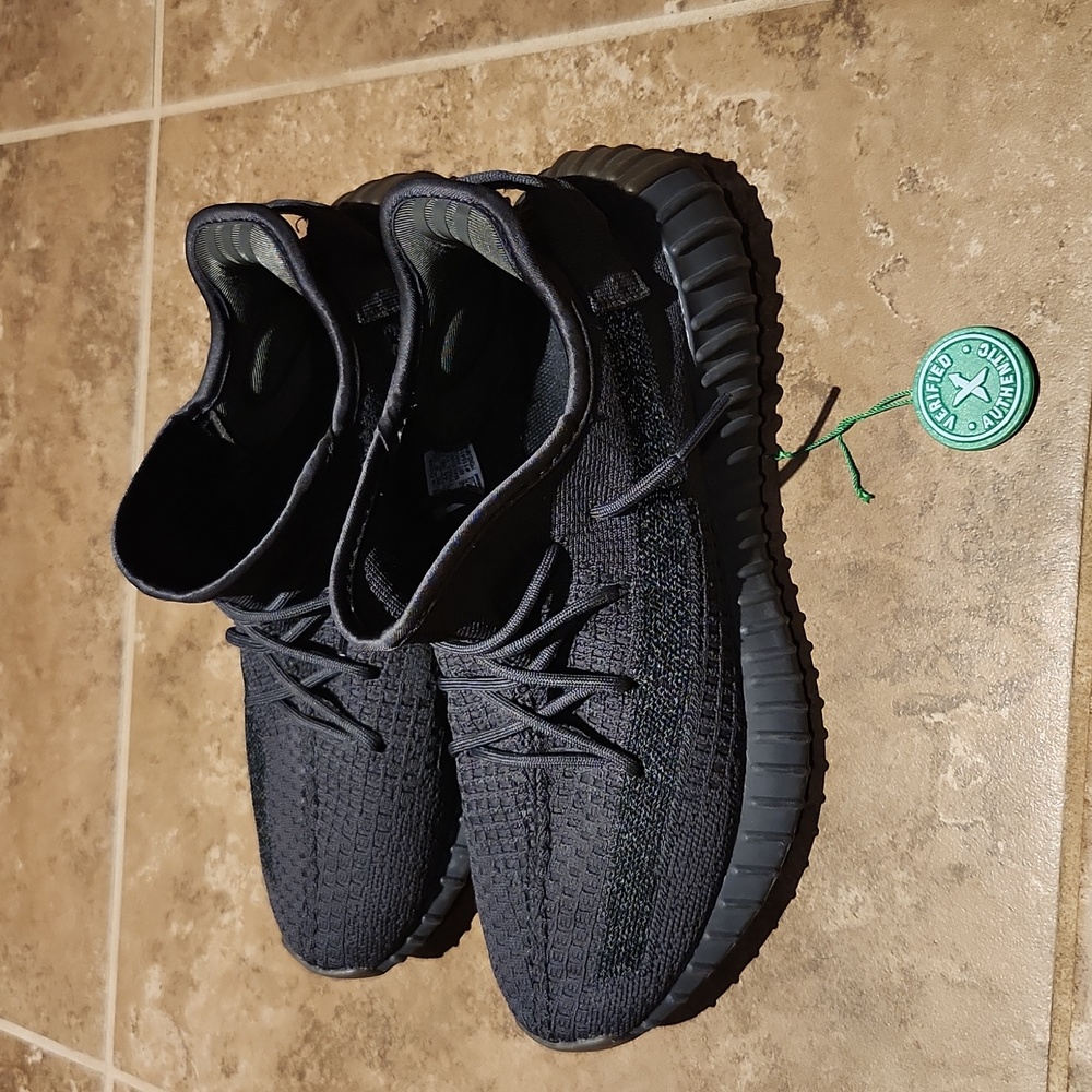 Cinder yeezy 350's slightly worn no box stock x verified